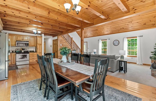 Honey Grove Maison | Hot Tub and Game Room in a secluded setting. Mountain Serenity Retreat