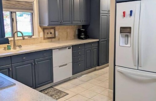 Manhattan Maison | Hot Tub and Game room! Center of Town