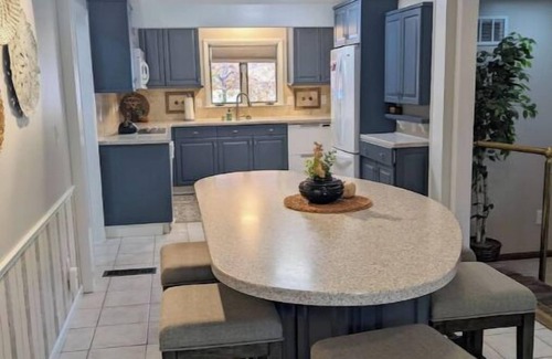 Manhattan Maison | Hot Tub and Game room! Center of Town