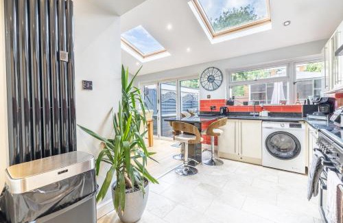 Acresford Appartement | Hot Tub and Garden Spacious Unique 3 Bed House