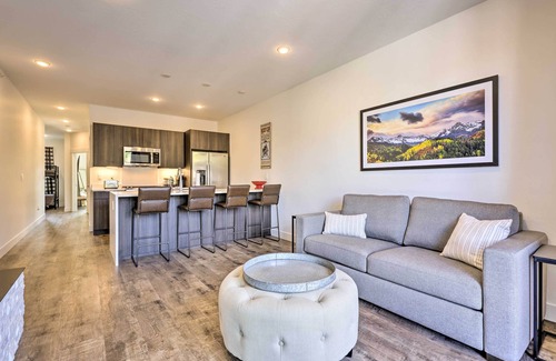 Willow Grove Copropriété | Hot Tub & Balcony: Riverfront Silverthorne Condo!