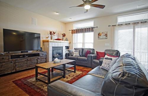 Silverthorne Maison | Hot Tub, Blue River in Backyard, Close to 5 Ski Resorts, On Free Bus Route, New Listing