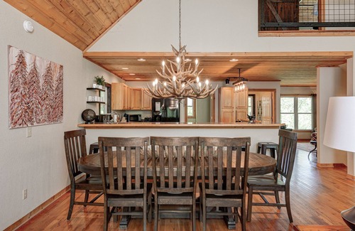 Asheville Cabine | Asheville Town Cabin by Carolina Mornings | Rec Room, Hot Tub♨️ +Biltmore Pass