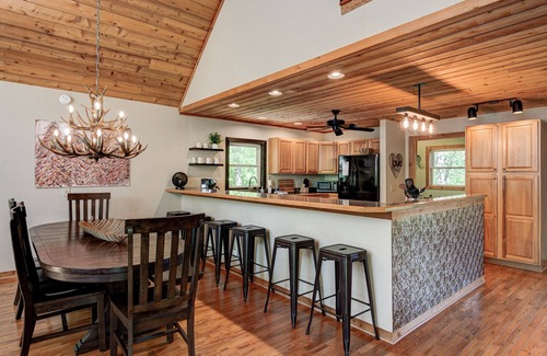 Asheville Cabine | Asheville Town Cabin by Carolina Mornings | Rec Room, Hot Tub♨️ +Biltmore Pass