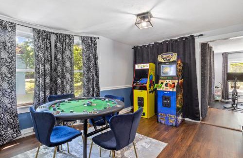 Ithaca Maison | Hot Tub! Close to Cornell, Ithaca College, Commons!