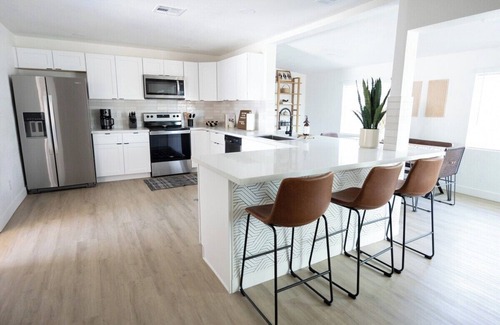 Gilbert Maison | Hot tub , cruisers, Putting Green & Pet Friendly