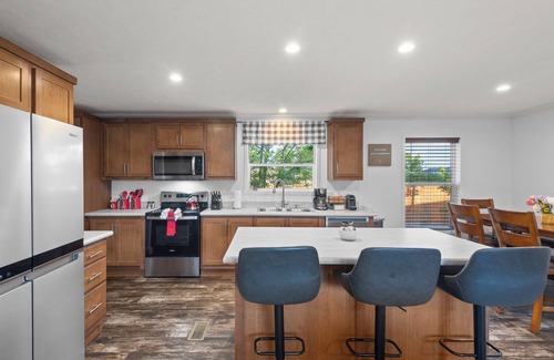 Dupont Maison | HOT TUB - Entire NEW Home - Walk to Light Rail - King Beds - Firepit Theatre