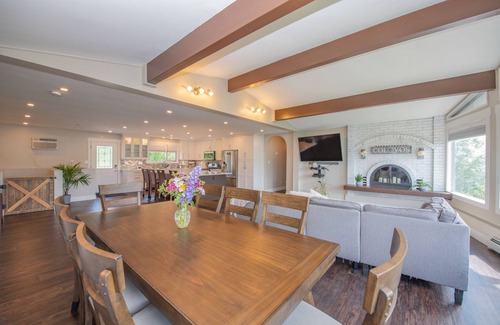 Vernon Maison | HOT TUB, Family friendly home with Lakeviews minutes away to SilverStar and Golf