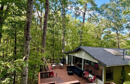 Lake Lure Maison | Charming home with Hot tub, large deck, gas fire place and WiFi in Lake Lure