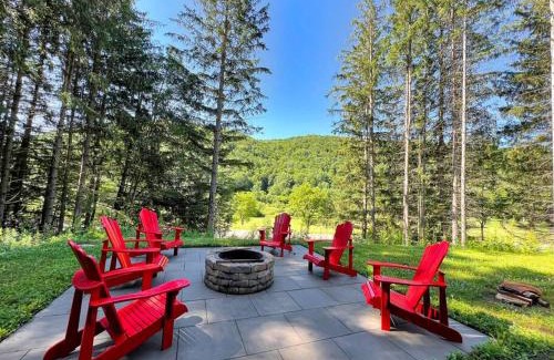 Little Valley Chalet De Ski | Hot Tub & Fire Pit~The Pines Chalet