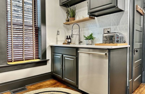 Weinland Park Maison | Hot Tub, Firepit, Cornhole, Foosball, King Beds, 2-car Garage, Walkable