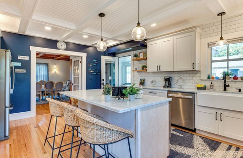 Ogunquit - Wells Maison | 2 Mi to Beach: Getaway w/ Hot Tub in Wells!