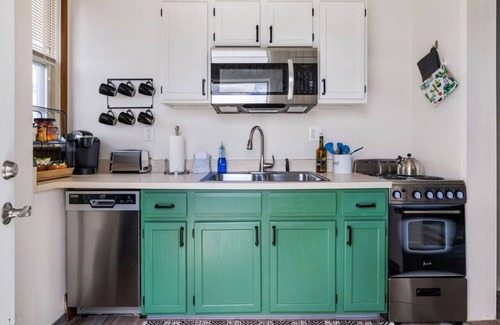 Lawrenceville Maison | *Hot Tub Fun* Light & Bright w/deck Walk to Butler!
