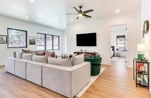 Bastrop Maison | Hot Tub, Game Room and Fire Pit Evergreen Escape