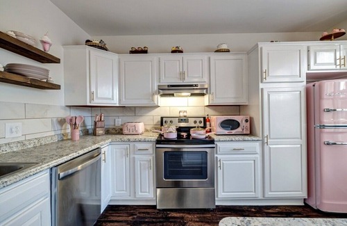 Annville Maison | Hot Tub, Game Room, Near Hershey, Candy Theme, Unique