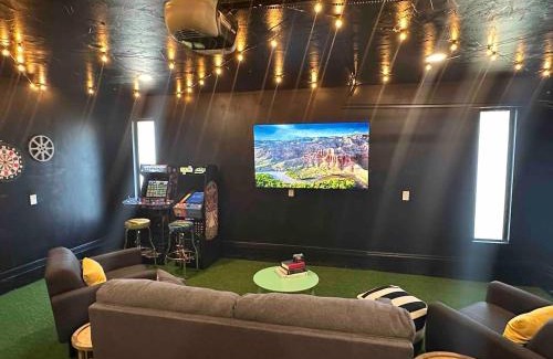Quail Creek Maison | Hot Tub Hangout Arcade & Game Night Fun