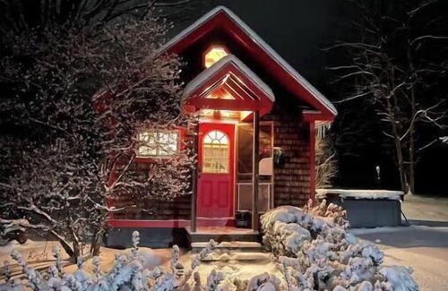 Northfield Cabine | Hot tub! Highland Mountain Bike Park, Lakes and Mountains Near-by