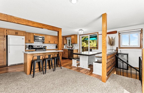 Grand Lake Maison | Hot Tub, Lakefront, Near Duluth, Sleeps 8, Many Amenities