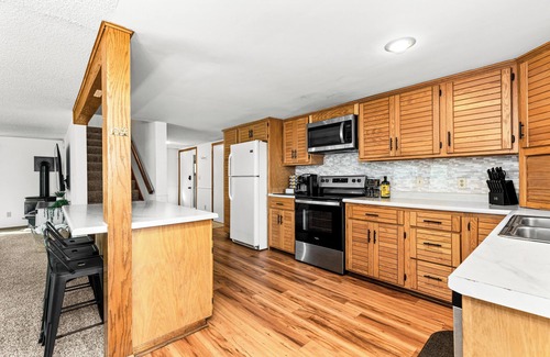 Grand Lake Maison | Hot Tub, Lakefront, Near Duluth, Sleeps 8, Many Amenities