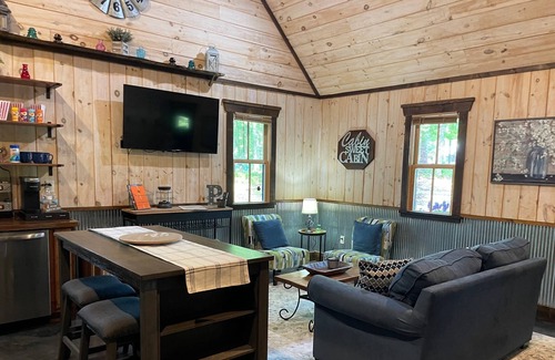 Rising Fawn Cabine | Hot Tub-Large Screened Porch,Fire Pit &Grill Area