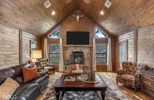 Shreveport Maison | Hot Tub, Log Cabin, Lake Front, Fireplace