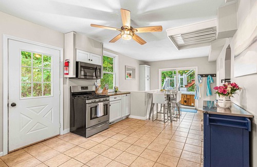 East Homer Maison | Lakeside Retreat*Heated Pool*Hot Tub*Theater*Dock