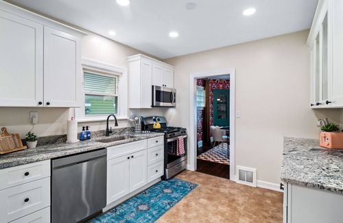 South Hills Appartement | Hot Tub|Ping Pong|Sleeps 9|Retro Fun