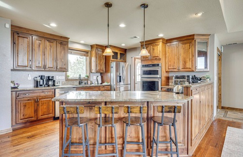 Kiowa Maison | Hot Tub, Pool: 40-Acre Horse Ranch in Kiowa!