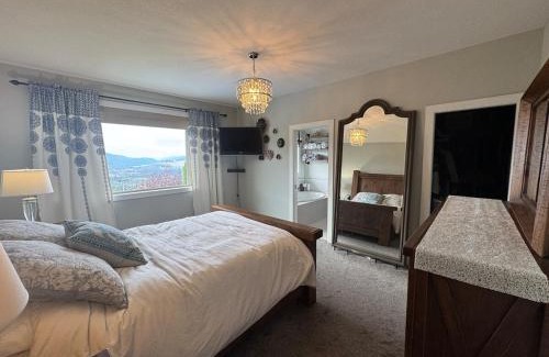 Foothills Appartement | Hot Tub, Pool, City Views, close to Silver Star