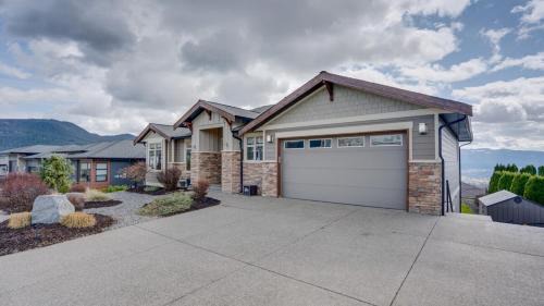 Foothills Appartement | Hot Tub, Pool, City Views, close to Silver Star