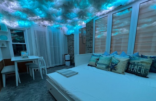 Grand Bend Cottage | Walking Distance Modern-Chic Beach House