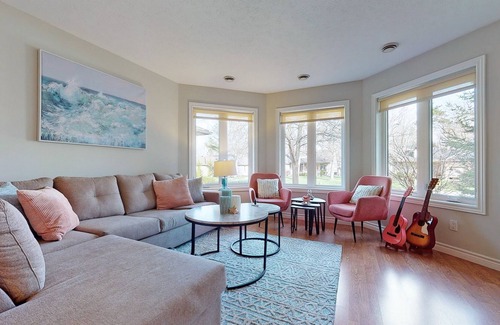 Grand Bend Cottage | Walking Distance Modern-Chic Beach House