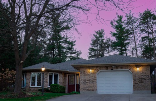 Grand Bend Cottage | Walking Distance Modern-Chic Beach House