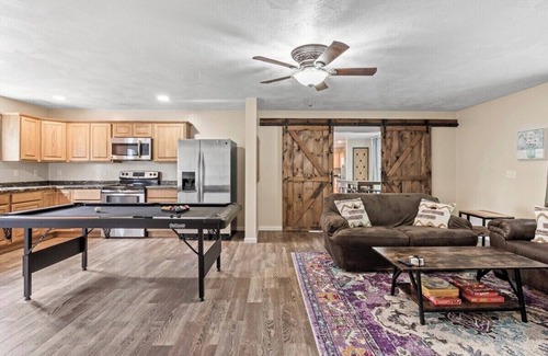 Lansing Maison | Huge Home! Sleeps 24!