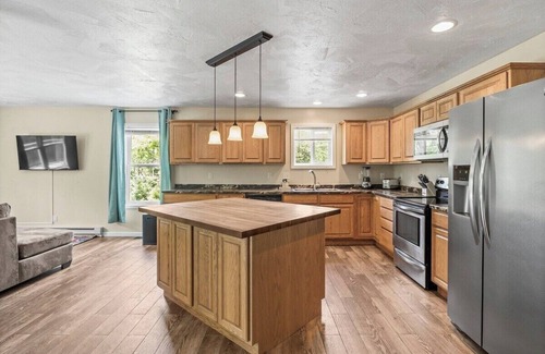 Lansing Maison | Huge Home! Sleeps 24!