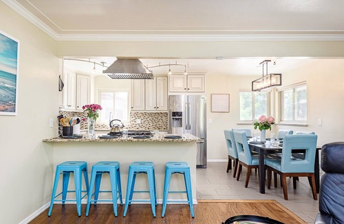 Denver Maison | Hot Tub, Steam Room, Billiards, Ping Pong, Darts, 3 Kings, 8 beds total.