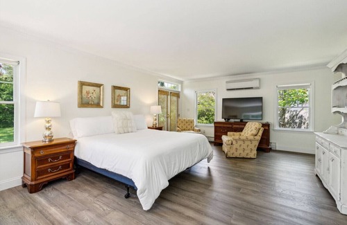 Ogunquit Maison | HOT TUB & Steps to Footbridge Beach! Expansive 3,200sqft Home