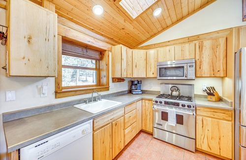 Sedalia Cabine | Hot Tub & Views: Secluded Woodland Park Cabin
