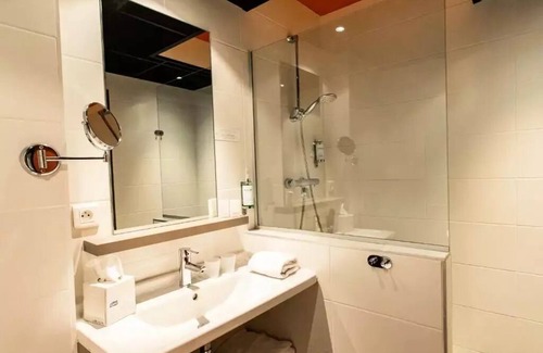 9th Arrondissement Appartement | Hotel Adonis Lyon Dock West - Superior Double Room