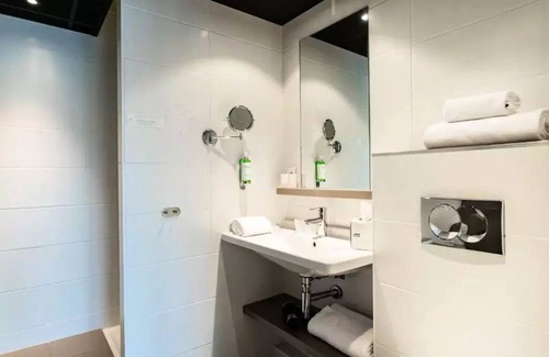 9th Arrondissement Appartement | Hotel Adonis Lyon Dock West - Superior Double Room