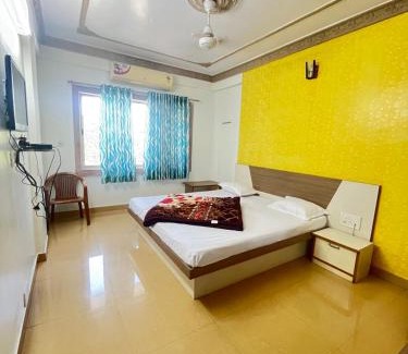 Nathdwara Hôtel | Hotel Ashutosh I 300mtr from shreenathji temple I 966o9o1oo6