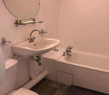 Geilles Hôtel | HOTEL BON ACCUEIL