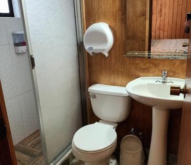 Valdivia Hôtel | HOTEL CASAGRANDE con estacionamiento EXCLUSIVO y estamos a 50 MTS del Terminal de Buses