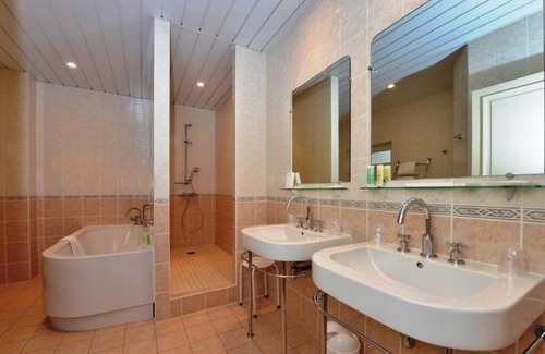 Ay Hôtel | Hotel Castel Jeanson