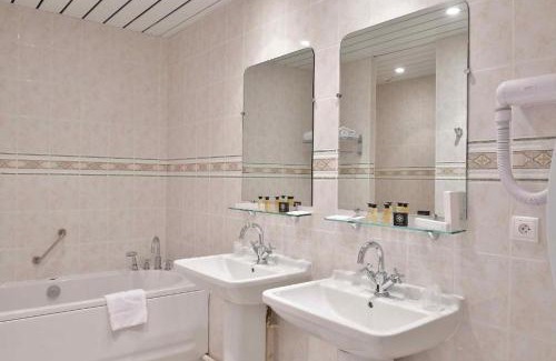 Ay Hôtel | Hotel Castel Jeanson