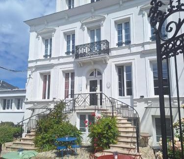 Saint-Martin-du-Littoral Hôtel | Hotel de Charme La Bonne Adresse - Logis hotels