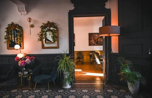 Domarin Hôtel | HOTEL DES DAUPHINS
