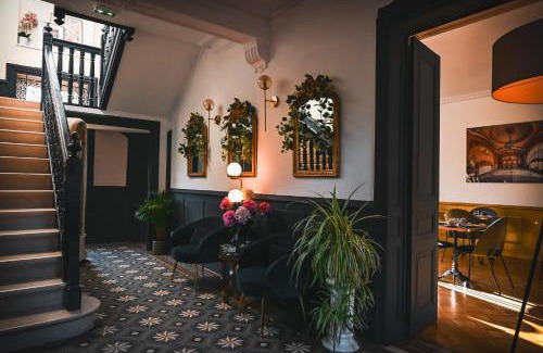 Domarin Hôtel | HOTEL DES DAUPHINS