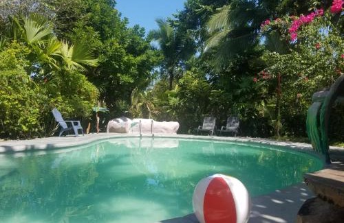 Cahuita Lit Et Petit-Déjeuner | Hotel El Colibri Rojo - Cabinas - Le Colibri Rouge