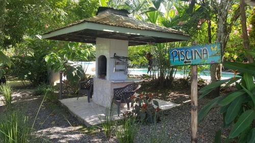 Cahuita Lit Et Petit-Déjeuner | Hotel El Colibri Rojo - Cabinas - Le Colibri Rouge